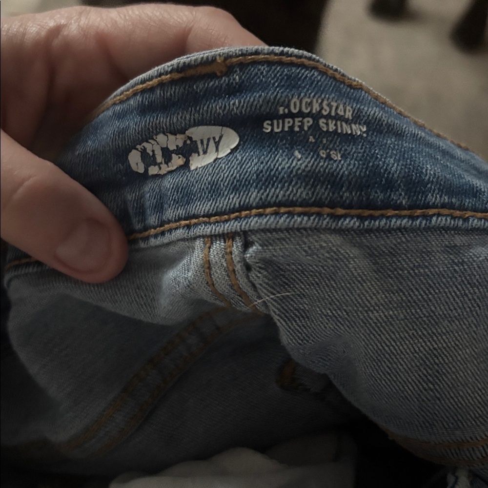 Old Navy Light Blue Cropped Jeans - Picture 2 of 3
